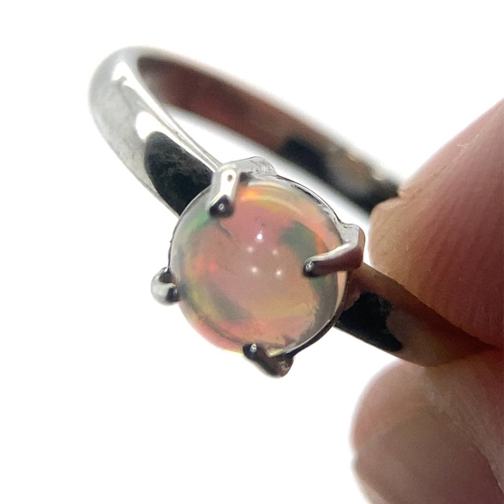 White Precious Opal .90ct Platinum Finish Solid 925 Sterling Silver Ring